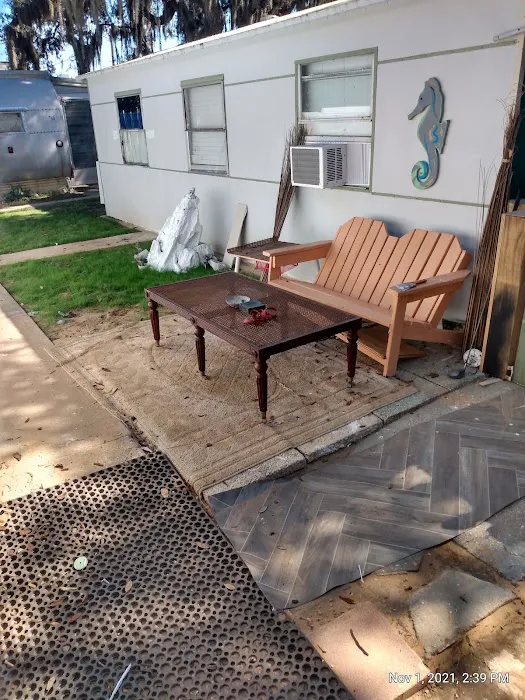 Trailer Park Picture 9
