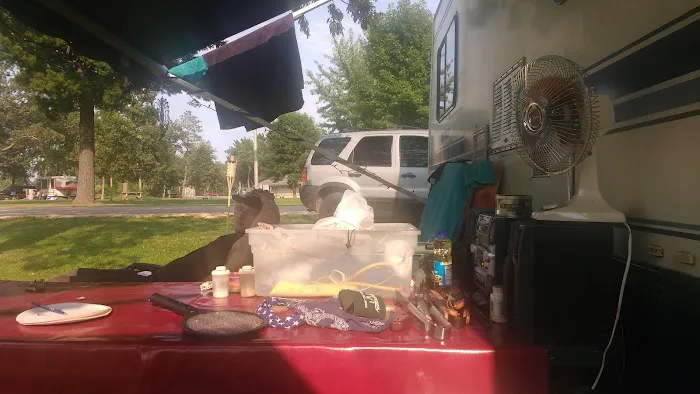 Riverside Park & Campground Picture 10