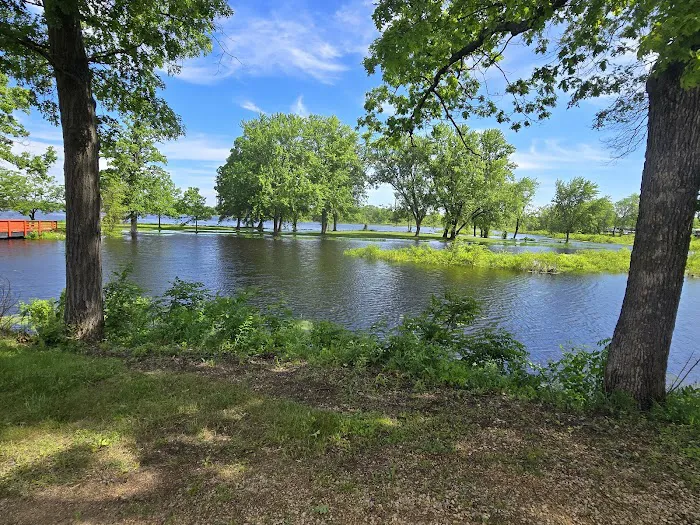Riverside Park & Campground Picture 4