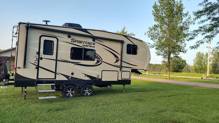 Riverside Park & Campground Picture 9