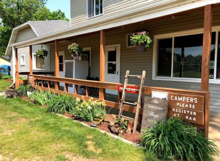 The Rock Camping Resort Bar
