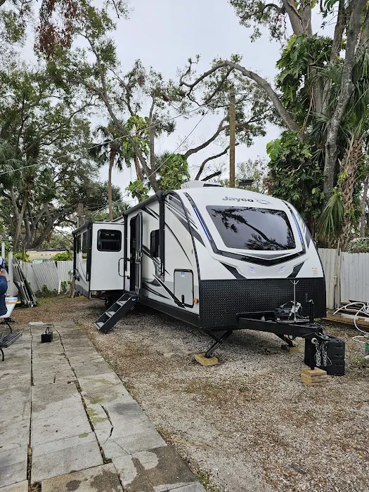 Palm River RV Park Picture 8