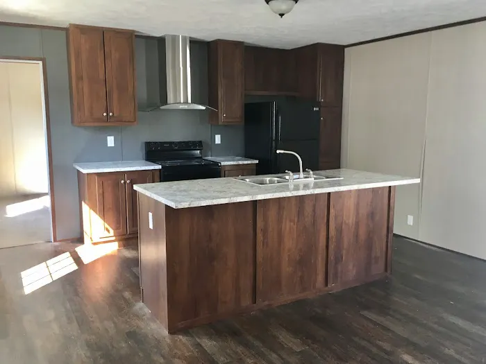 Sir Williams Court Mobile Home Park Picture 6