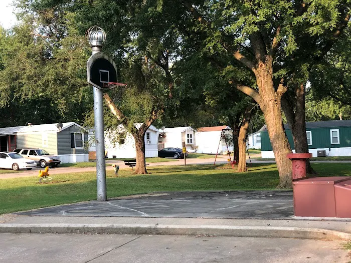 Acres Estates Mobile Home Park Picture 3