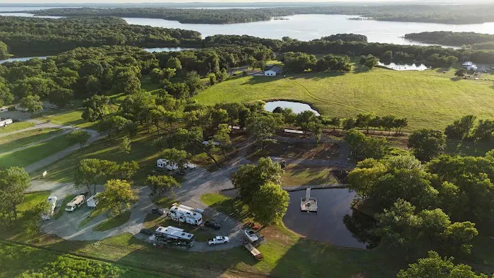 Lake Life RV Park Picture 3