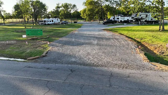 Lake Life RV Park Picture 2