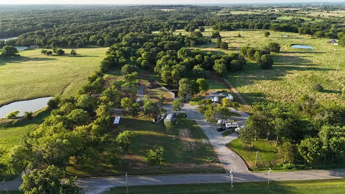 Lake Life RV Park Picture 1