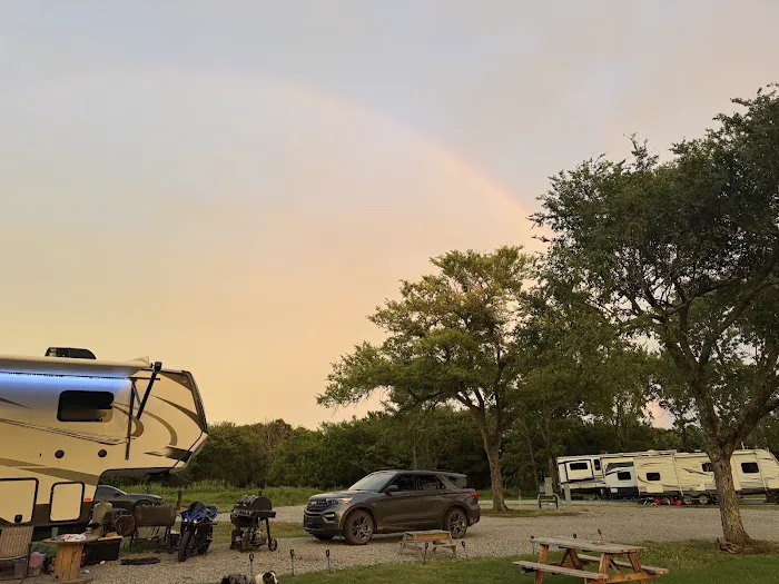 Lake Life RV Park Picture 7