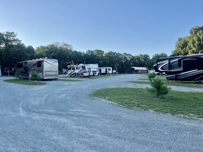 Great Outdoors RV Park Picture 7