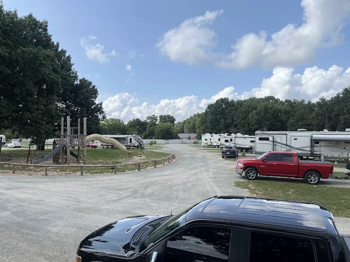 Great Outdoors RV Park Picture 1