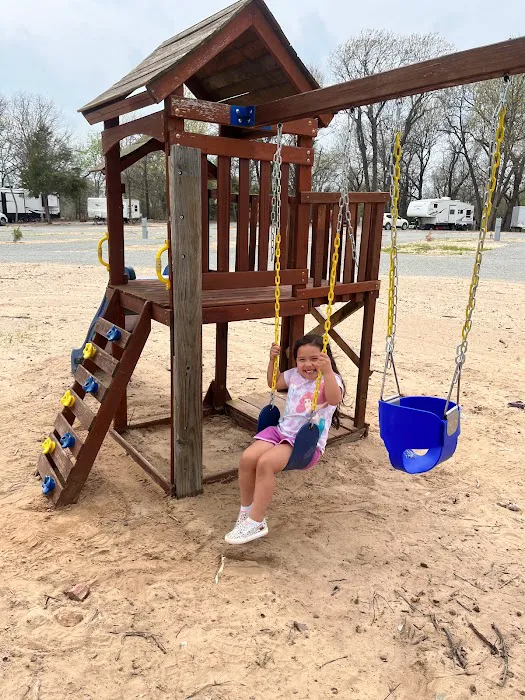 Great Outdoors RV Park Picture 8