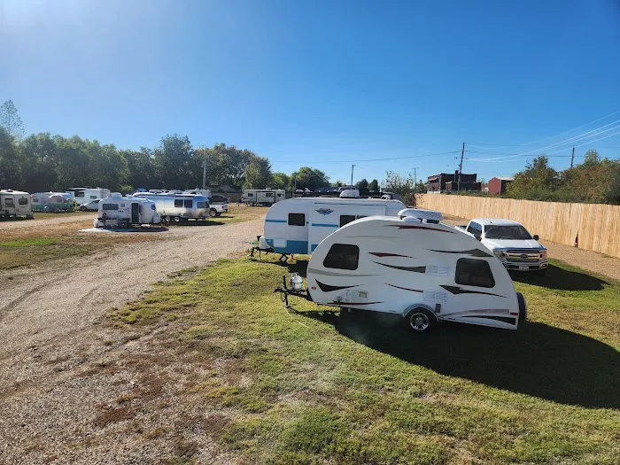 Big Top Family RV Park Picture 2