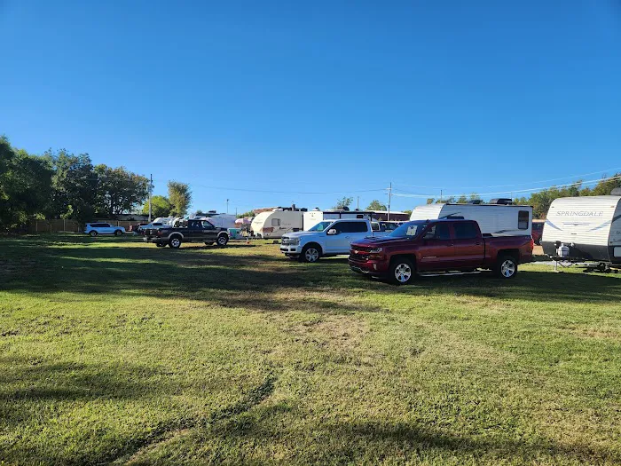 Big Top Family RV Park Picture 3