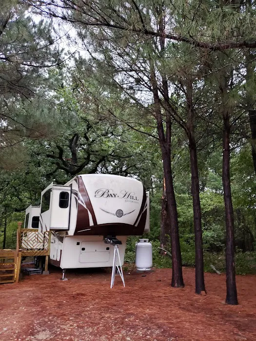DW’s Lakeside RV Park Picture 7