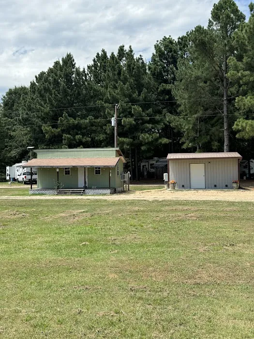 DW’s Lakeside RV Park Picture 1