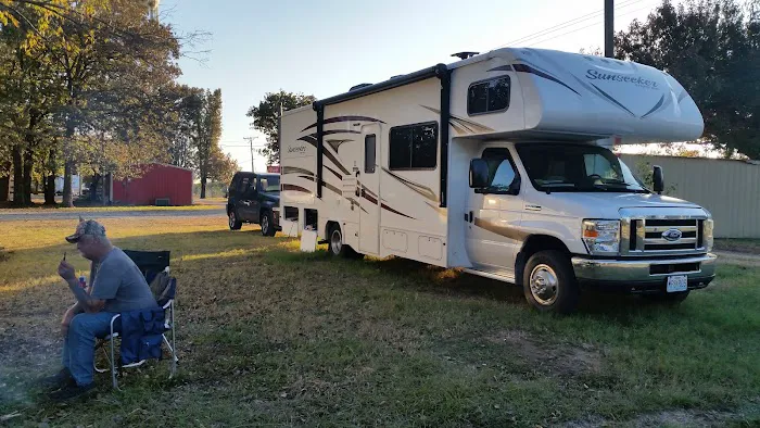 Paris North RV Park Picture 10