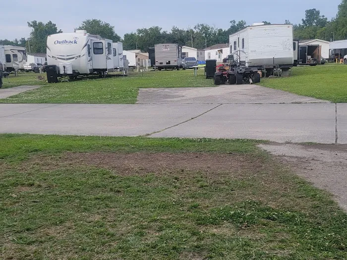 Fanz Mobile Home Estates Picture 7