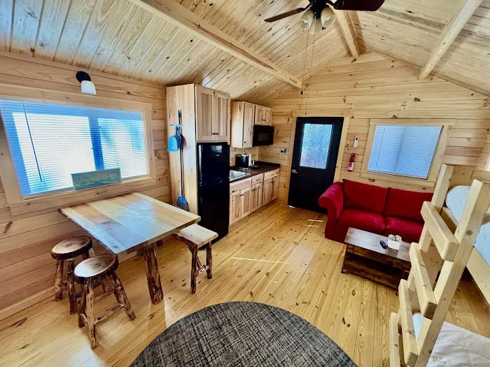 Happy Traveler Cabins and RV Resort Picture 2