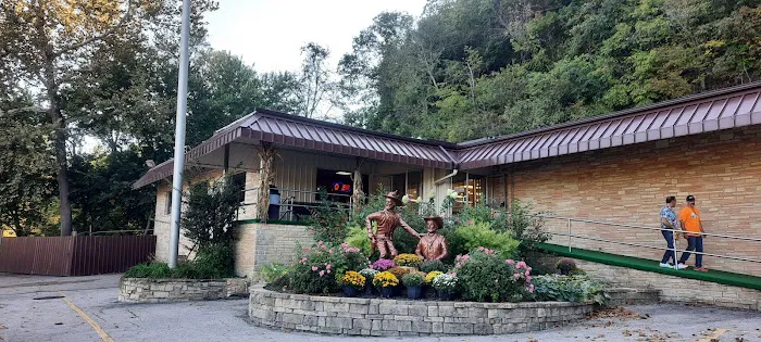Meramec Caverns Natural Campground Picture 4