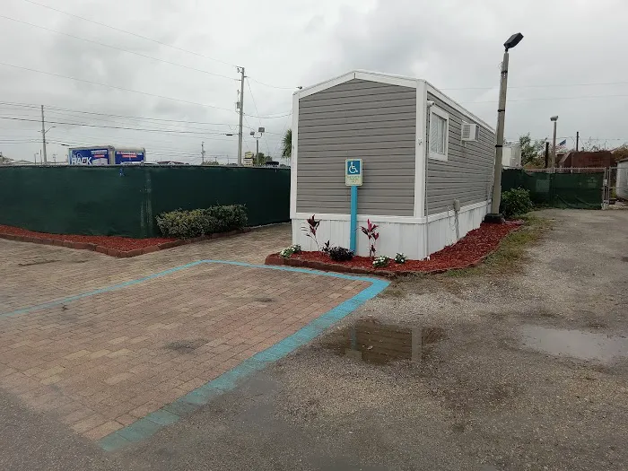 Manatee Mobile Home & RV Park Picture 2