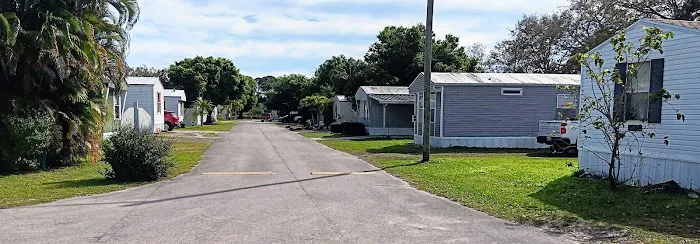 Manatee Mobile Home & RV Park Picture 4