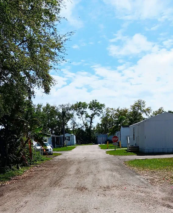 Manatee Mobile Home & RV Park Picture 10