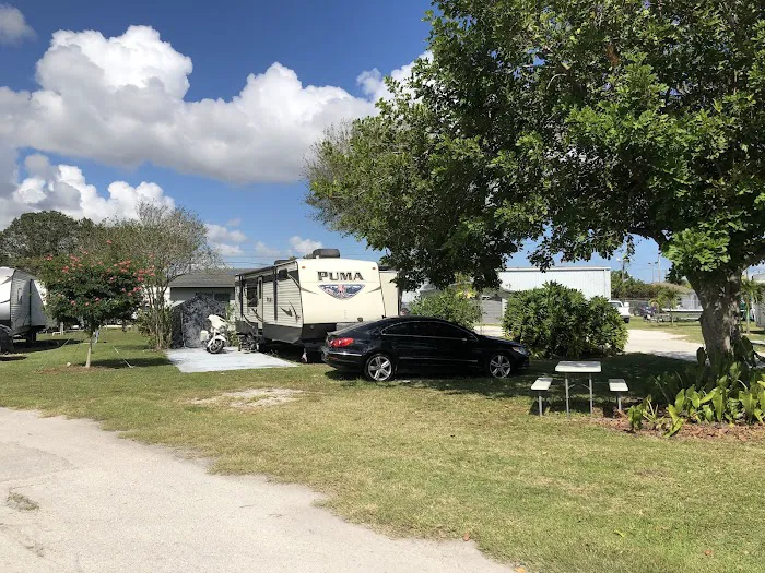 Easy Livin' RV Park Picture 7