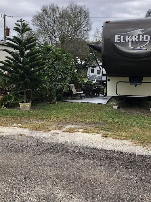 Easy Livin' RV Park Picture 3