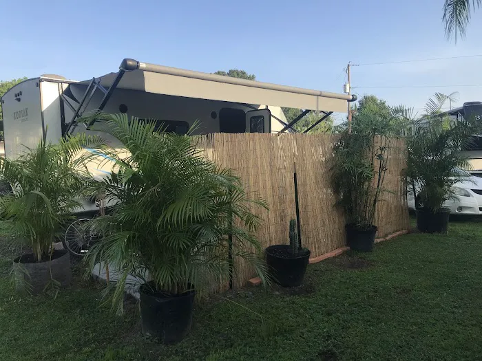 Easy Livin' RV Park Picture 6