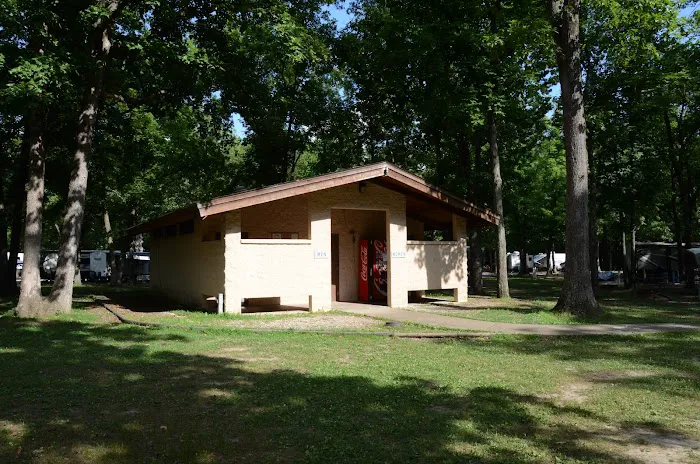 Lake Lou Yaeger Campground Picture 9