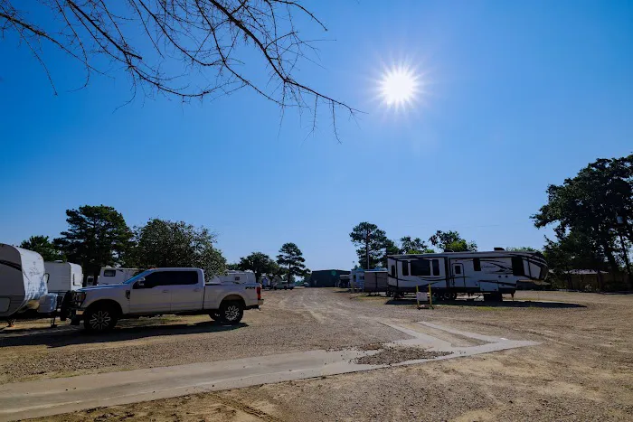 GTL Paris RV Park Picture 5