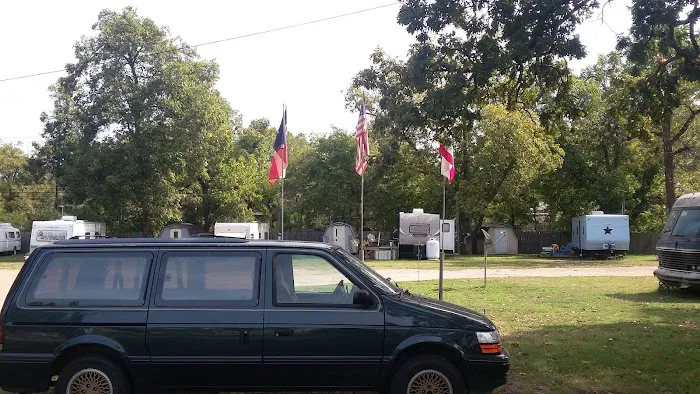 Camp Paris RV Park Picture 7