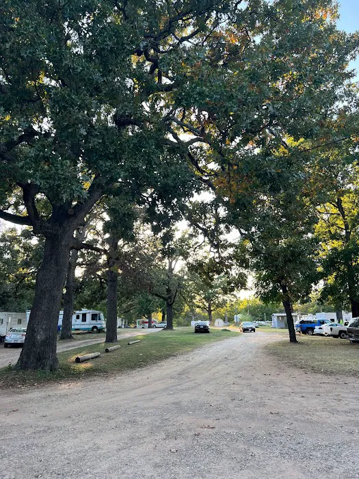 Camp Paris RV Park Picture 8