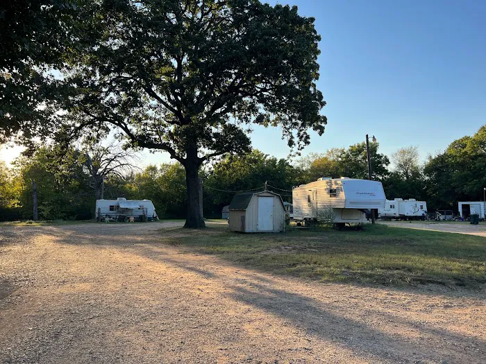 Camp Paris RV Park Picture 9