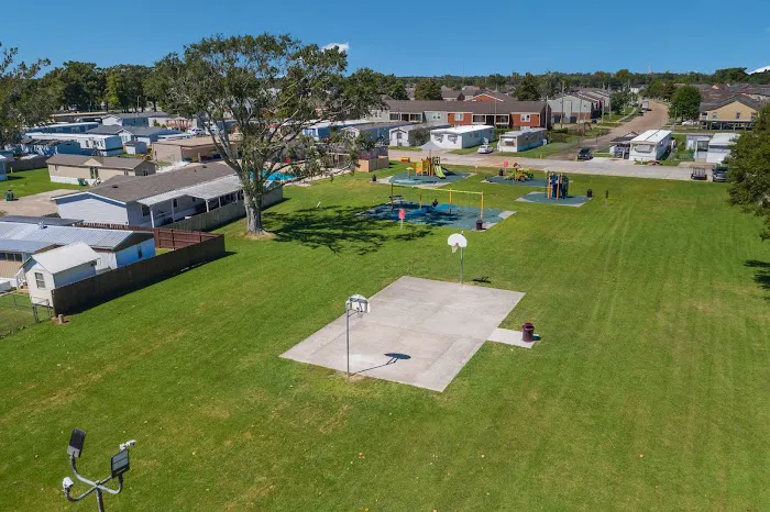 Circle West Mobile Home Community Picture 8