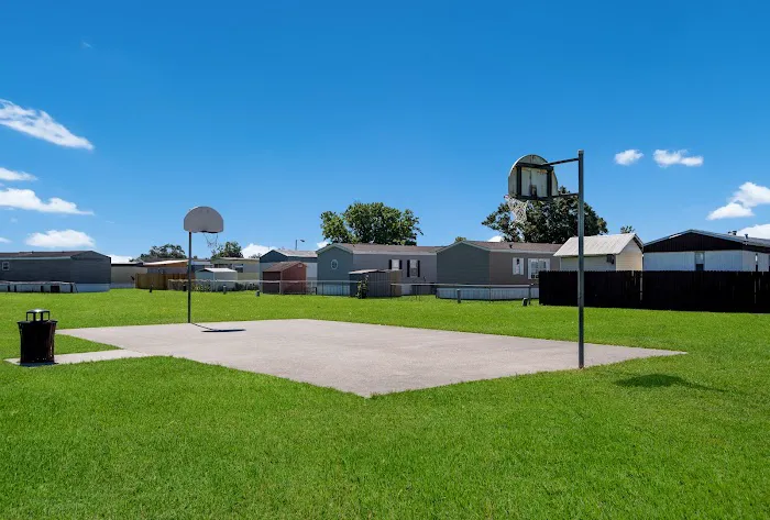 Circle West Mobile Home Community Picture 7