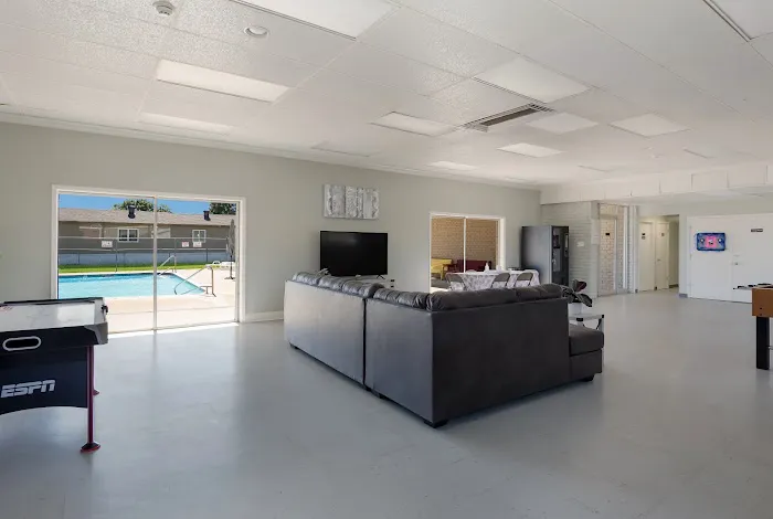 Circle West Mobile Home Community Picture 10