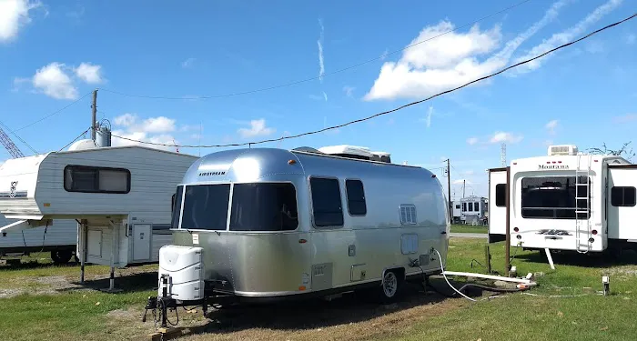 Hassel's RV & Trailer Park Picture 8