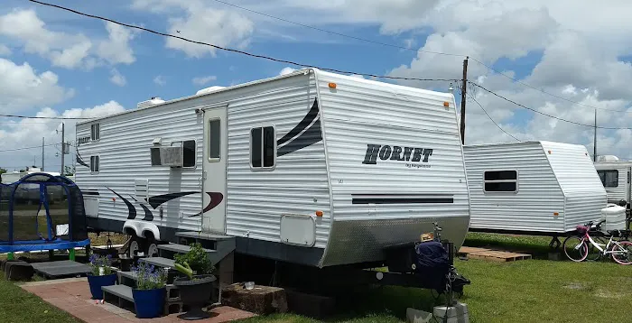 Hassel's RV & Trailer Park Picture 3