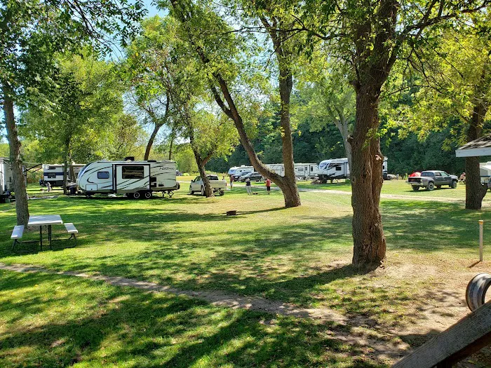 Ehrie Riversedge Campground Picture 3