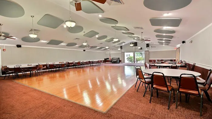 Savanna Club Picture 8