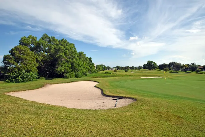 Savanna Club Picture 10