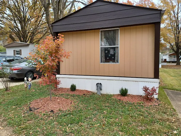 Grand Oaks Mobile home Park Picture 3