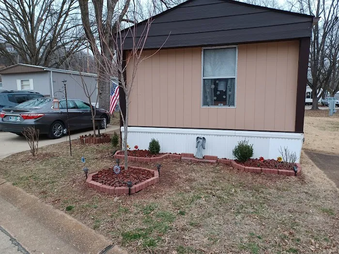 Grand Oaks Mobile home Park Picture 5