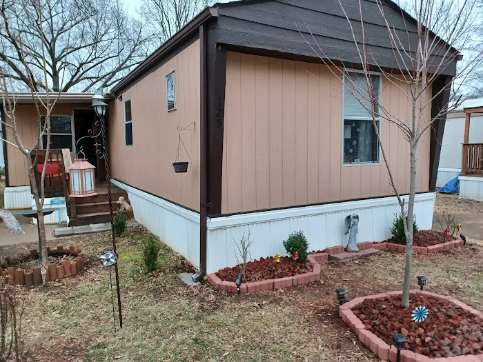 Grand Oaks Mobile home Park Picture 2