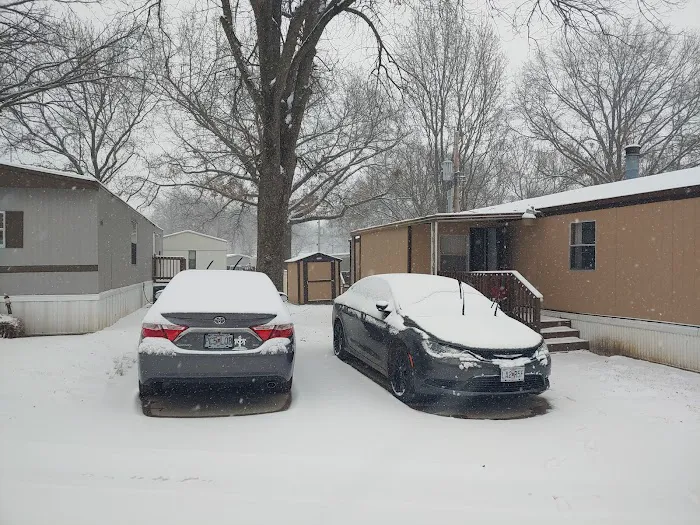 Grand Oaks Mobile home Park Picture 9