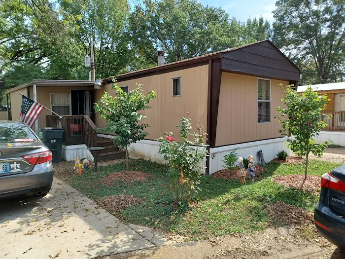 Grand Oaks Mobile home Park Picture 8