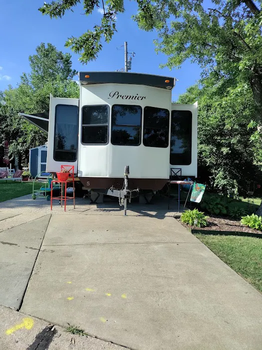 Marquette RV & Mobile Home Park Picture 9
