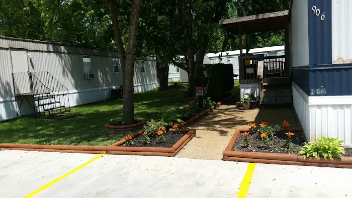 Landmark Manor Picture 7