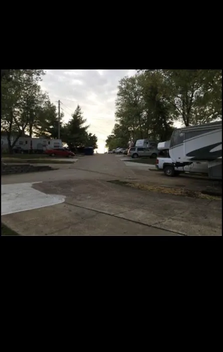 Water’s Edge Rv Park on the Meramec Picture 3